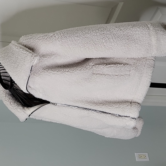 LULULEMON Women's White Cinchable Sherpa Jacket Size 4 - Picture 4 of 13